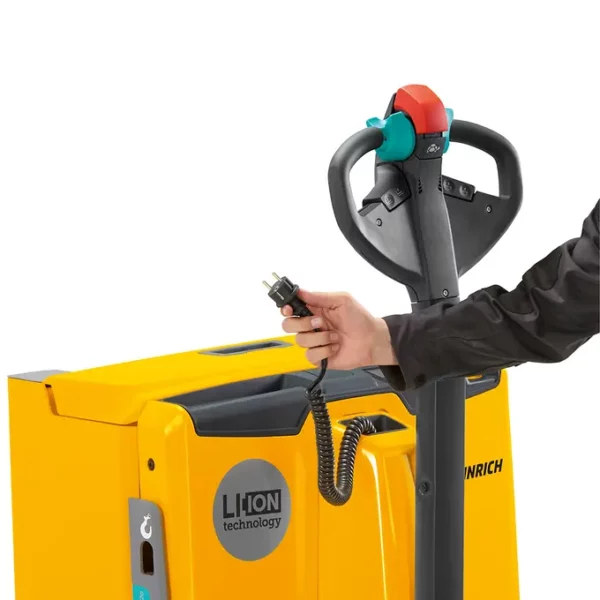EJE C20 Transpaleta con barra timón para conductor acompañante 2,0t - Imagen 5