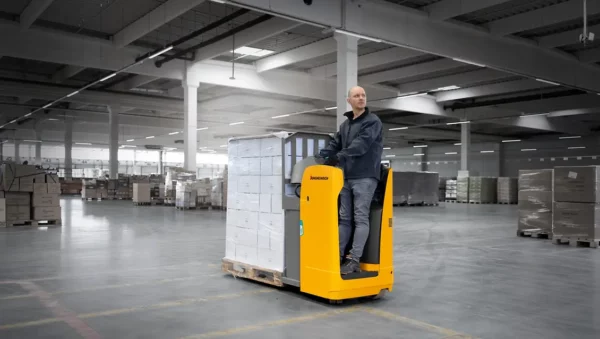 ESE 120 Transpaleta eléctrica con plataforma lateral 2.0t - Imagen 2