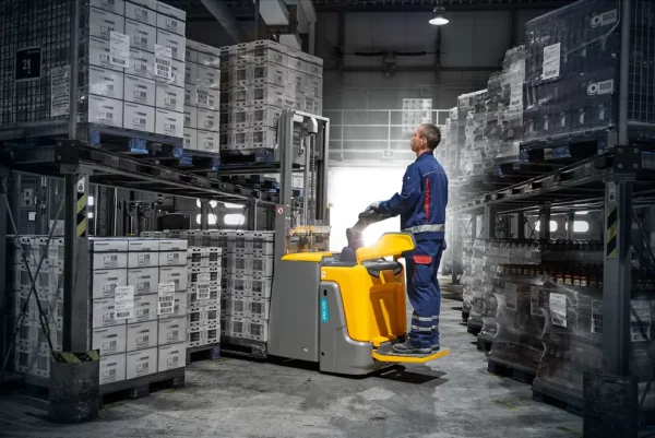 ERD 120
  Apilador con barra timón para conductor autoportado 2,0t - Imagen 2