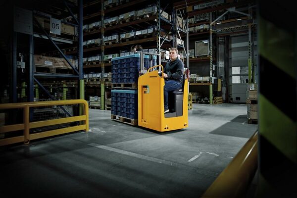 ESD 220 Apilador con plataforma/asiento lateral 2,0t - Imagen 3
